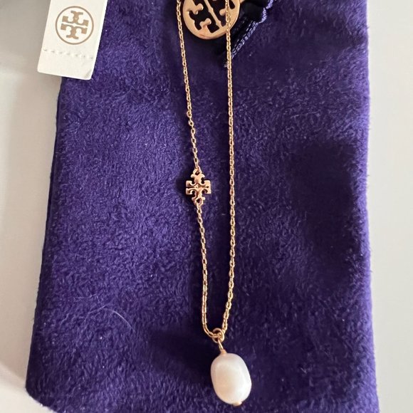 Tory Burch Gold Logo Cultured Pearl Short Necklace - Picture 4 of 9